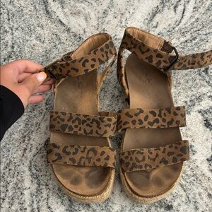 Leopard Print Sandals l 8